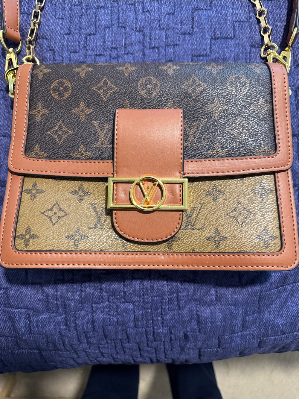 Luxury inspired crossbody - Picture 2 of 6